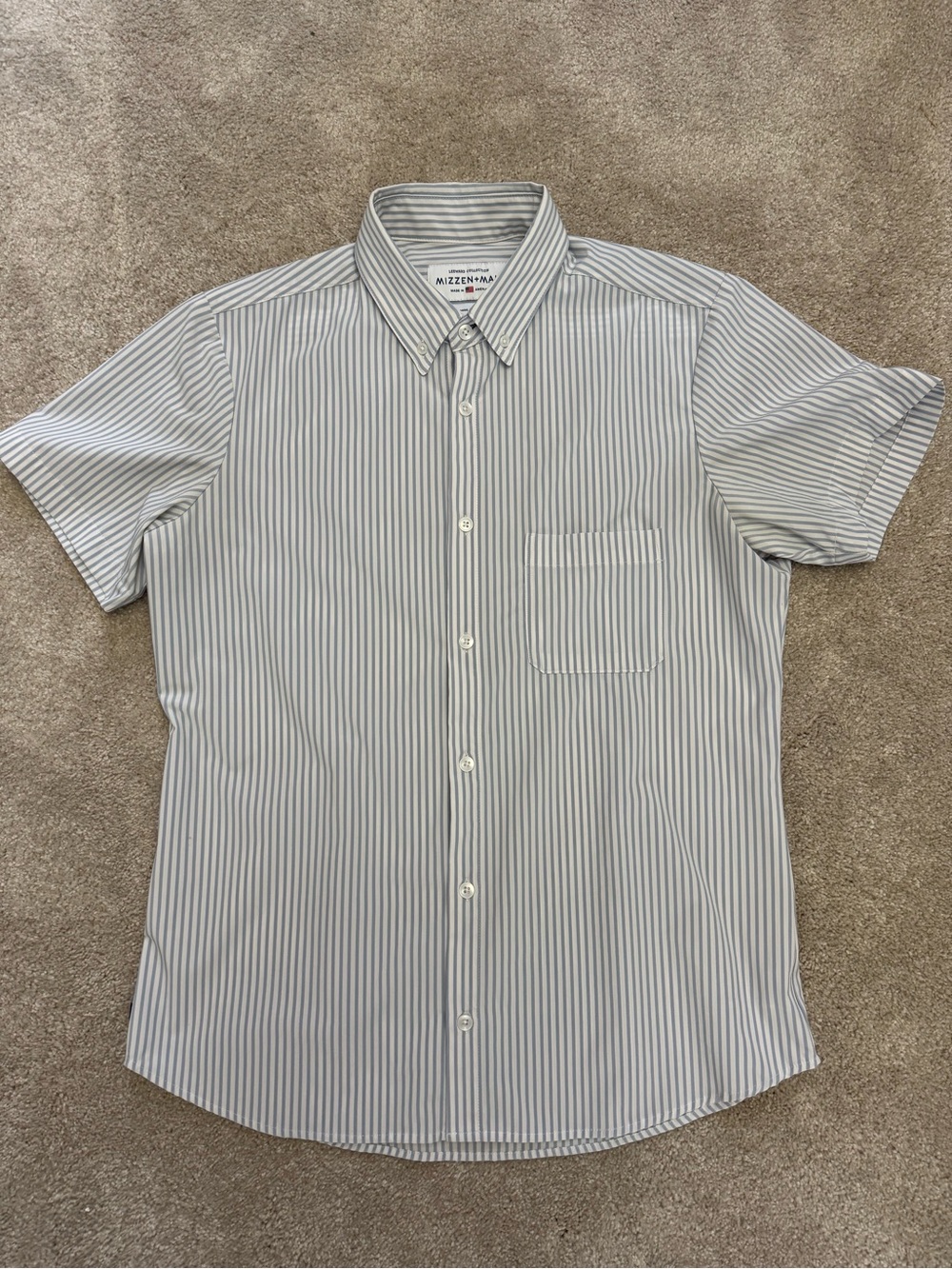 Mizzen+Main Short Sleeve Button-Down Shirt in Light Blue and White Stripes
